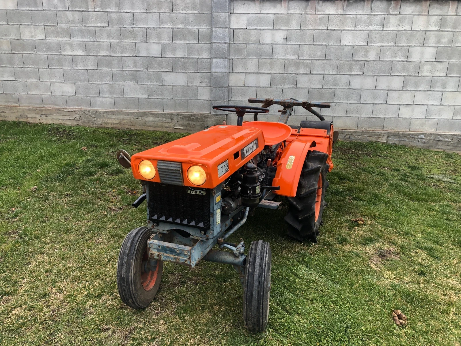 Трактор Kubota B6000, снимка 2 - Селскостопанска техника - 56394591