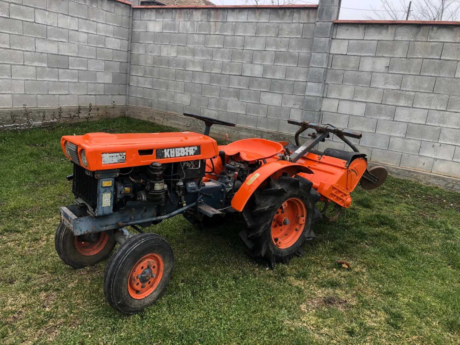 Трактор Kubota B6000, снимка 4 - Селскостопанска техника - 56394591