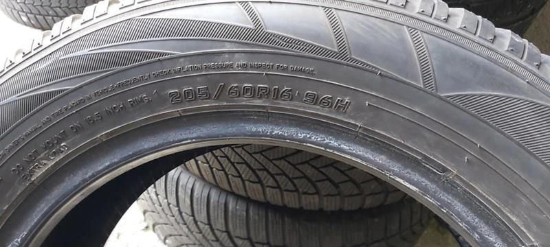 Гуми Зимни 205/60R16, снимка 6 - Гуми и джанти - 35124554