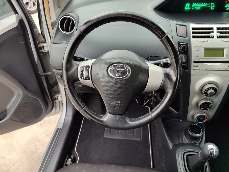 Toyota Yaris 1.0i 69k.c Euro4, снимка 14 - Автомобили и джипове - 44972082