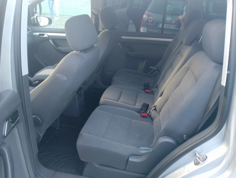 VW Touran 1.6 TDI, снимка 7 - Автомобили и джипове - 48456986