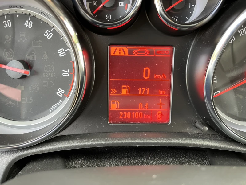 Opel Astra J 1.4T, снимка 9 - Автомобили и джипове - 51921540