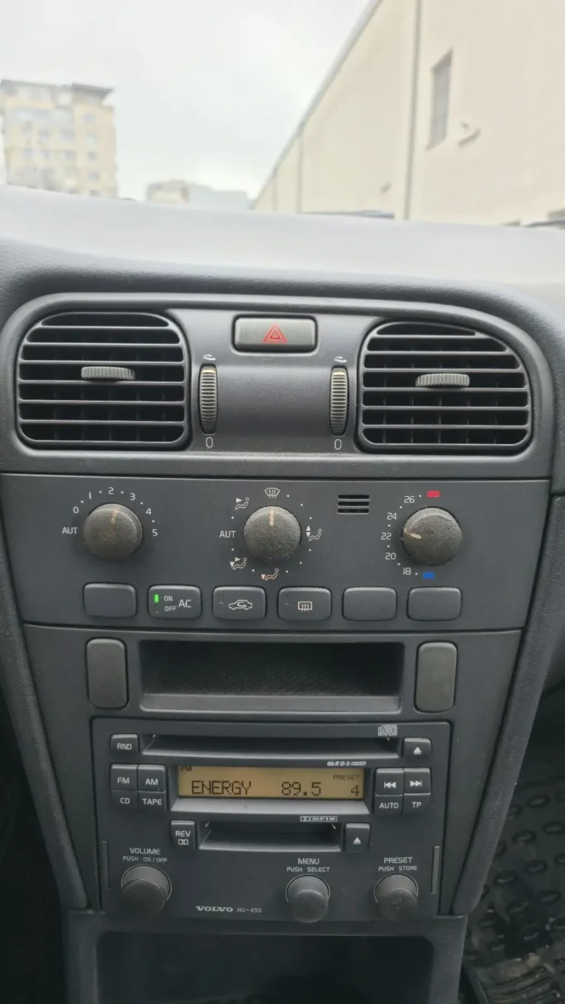 Volvo V40, снимка 8 - Автомобили и джипове - 53055490