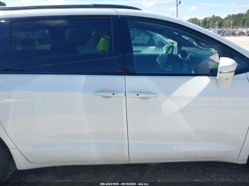 Chrysler Pacifica 3.6l Touring L, снимка 13 - Автомобили и джипове - 53586670