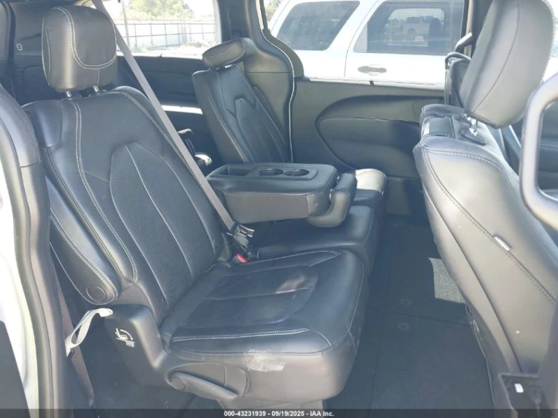 Chrysler Pacifica 3.6l Touring L, снимка 8 - Автомобили и джипове - 53586670