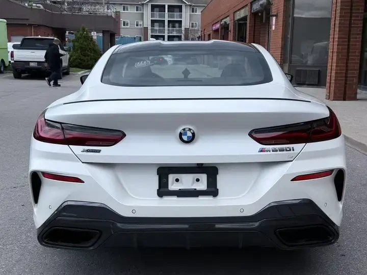 BMW 850 M850i xDrive - Laser- Bower&Wilkins -Цена до София, снимка 4 - Автомобили и джипове - 54891074