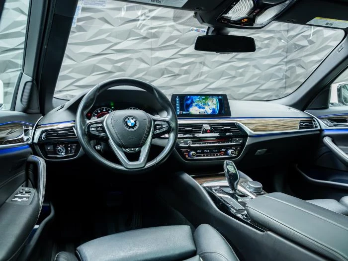BMW 540 i* XDRIVE* PANO* SPOT LINE* CAM* MEMORY* ПОДГРЕВ* , снимка 15 - Автомобили и джипове - 54940218