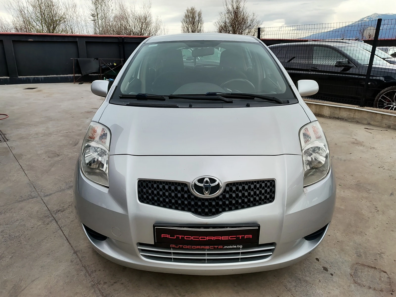 Toyota Yaris 1.0i 69k.c Euro4 - изображение 2