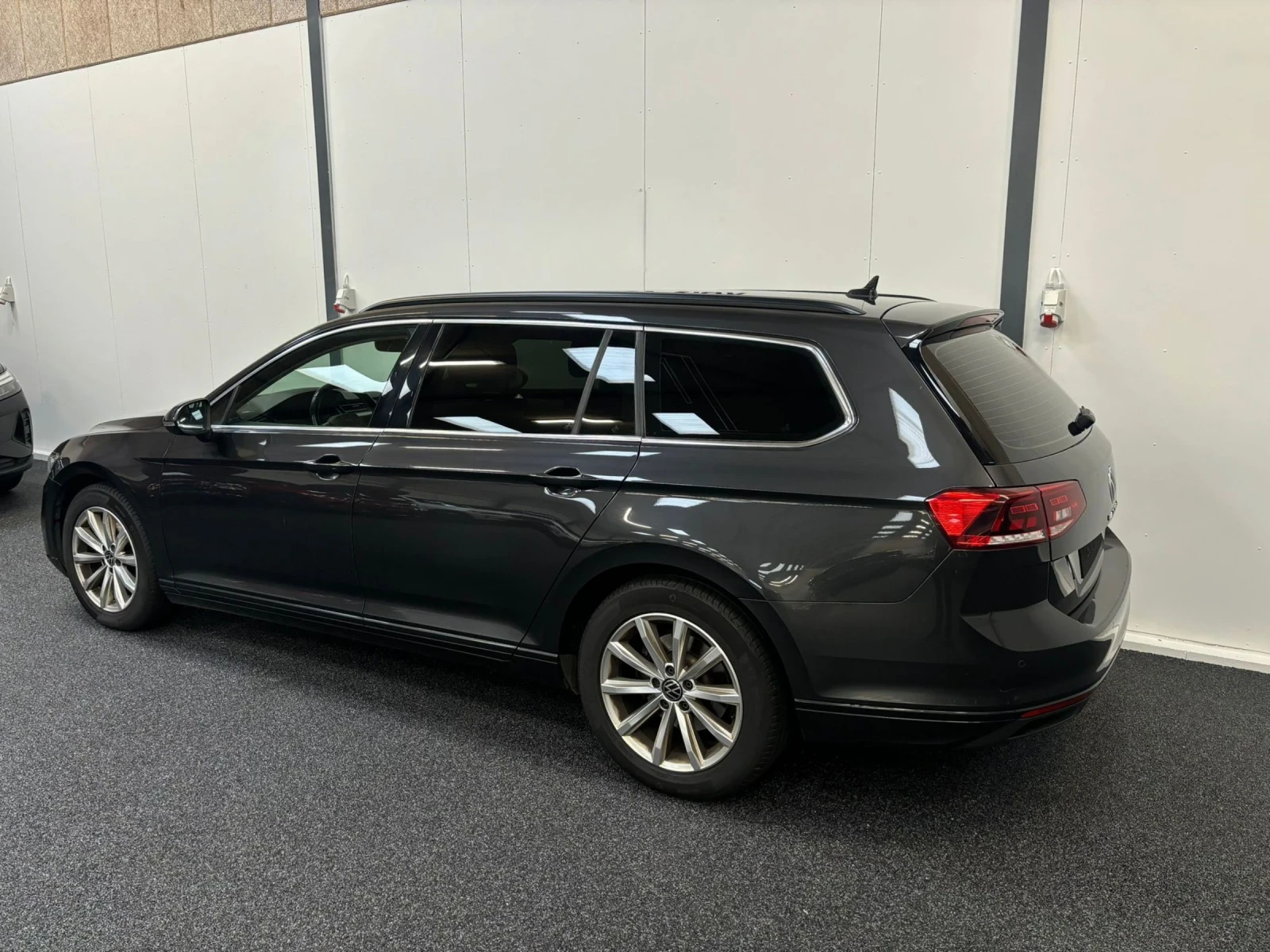 VW Passat Face 2021 / 2.0TDI / DSG / Matrix / Discover Pro - изображение 4