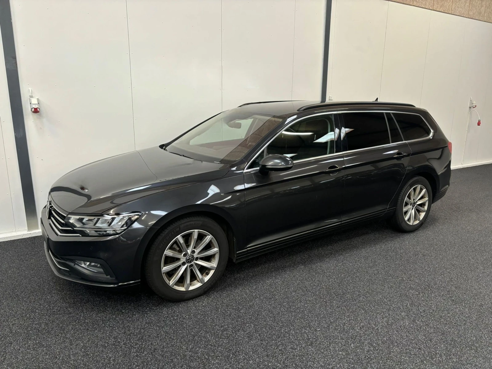 VW Passat Face 2021 / 2.0TDI / DSG / Matrix / Discover Pro - изображение 2