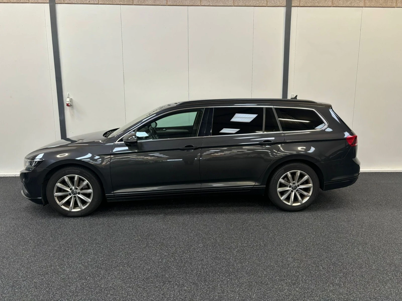 VW Passat Face 2021 / 2.0TDI / DSG / Matrix / Discover Pro - изображение 3