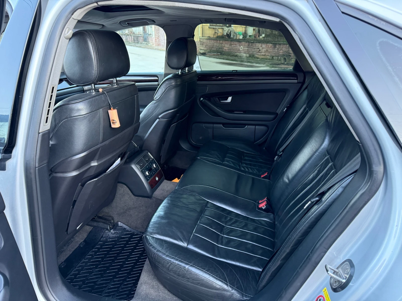 Audi A8 3.0TDI Quattro !BARTER! - изображение 10