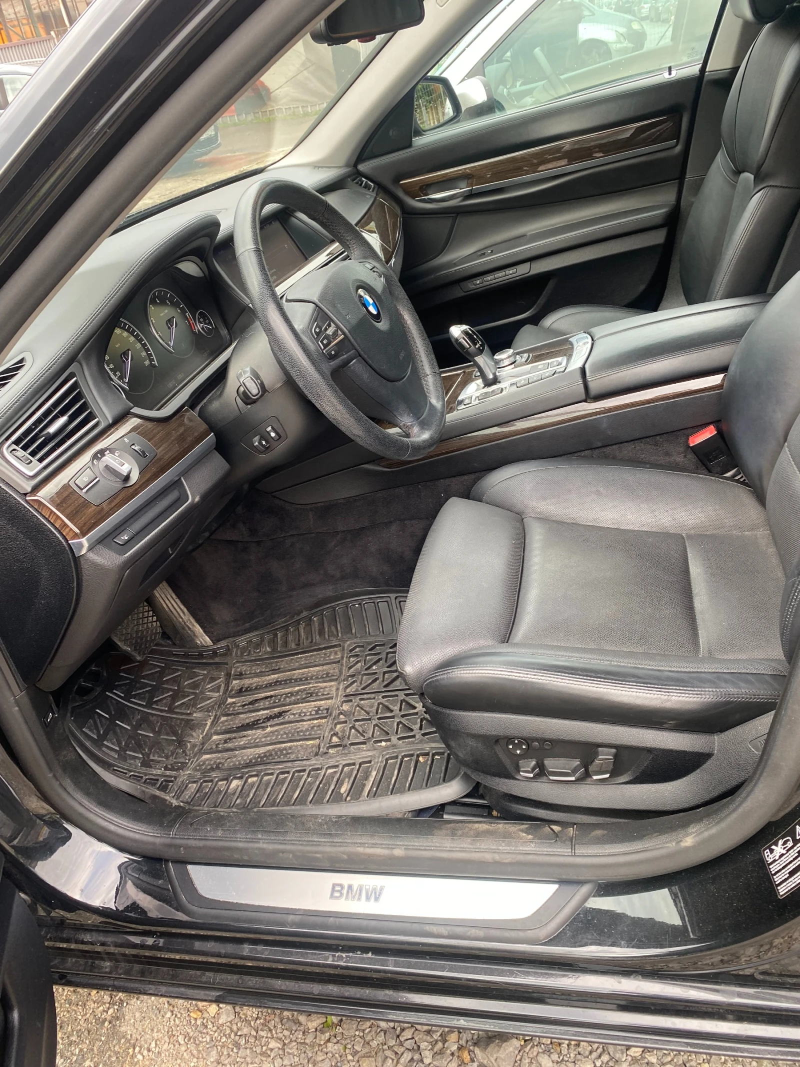 BMW 750  - изображение 9