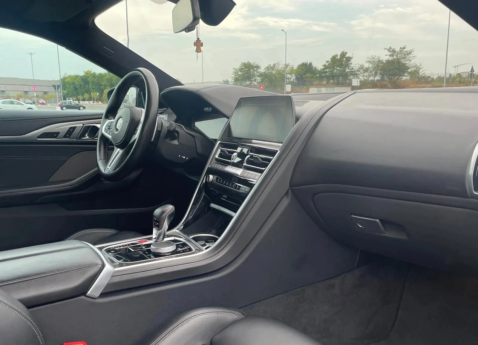 BMW M8 xDrive - изображение 8