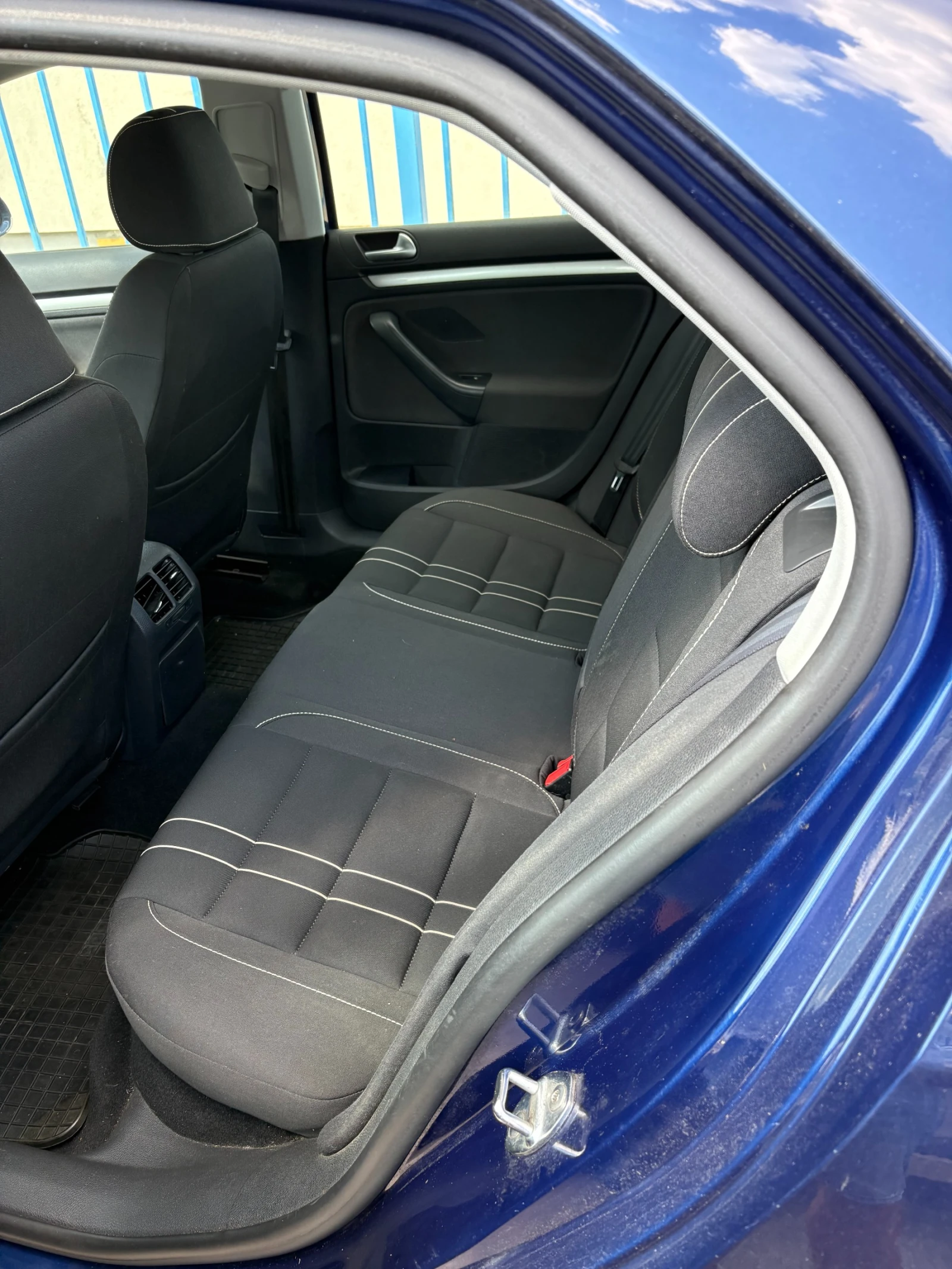 VW Jetta 1, 4 ТСИ - изображение 6