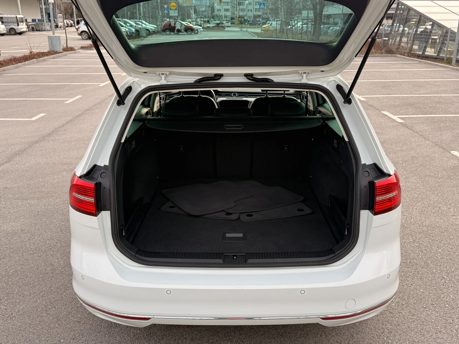 VW Passat 2.0TDI* HIGH LINE* DIGITAL* FULL*  - изображение 7