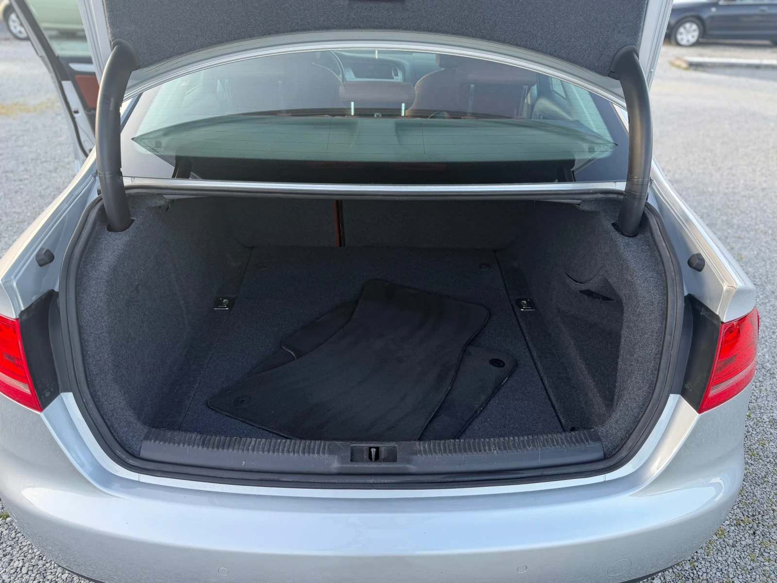 Audi A4 2.0TDI* NAVI* TOP* , снимка 14 - Автомобили и джипове - 53818346