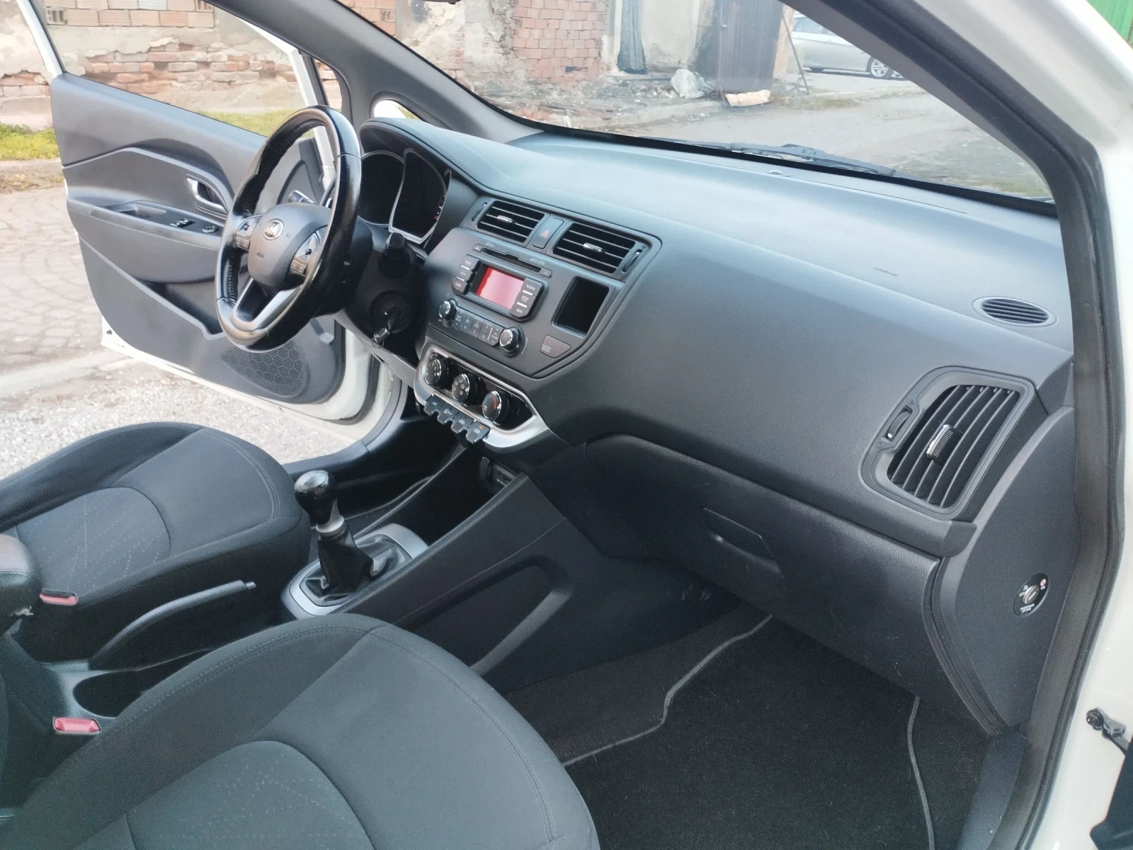 Kia Rio 1.25i BENZIN 84кс, снимка 14 - Автомобили и джипове - 53866467