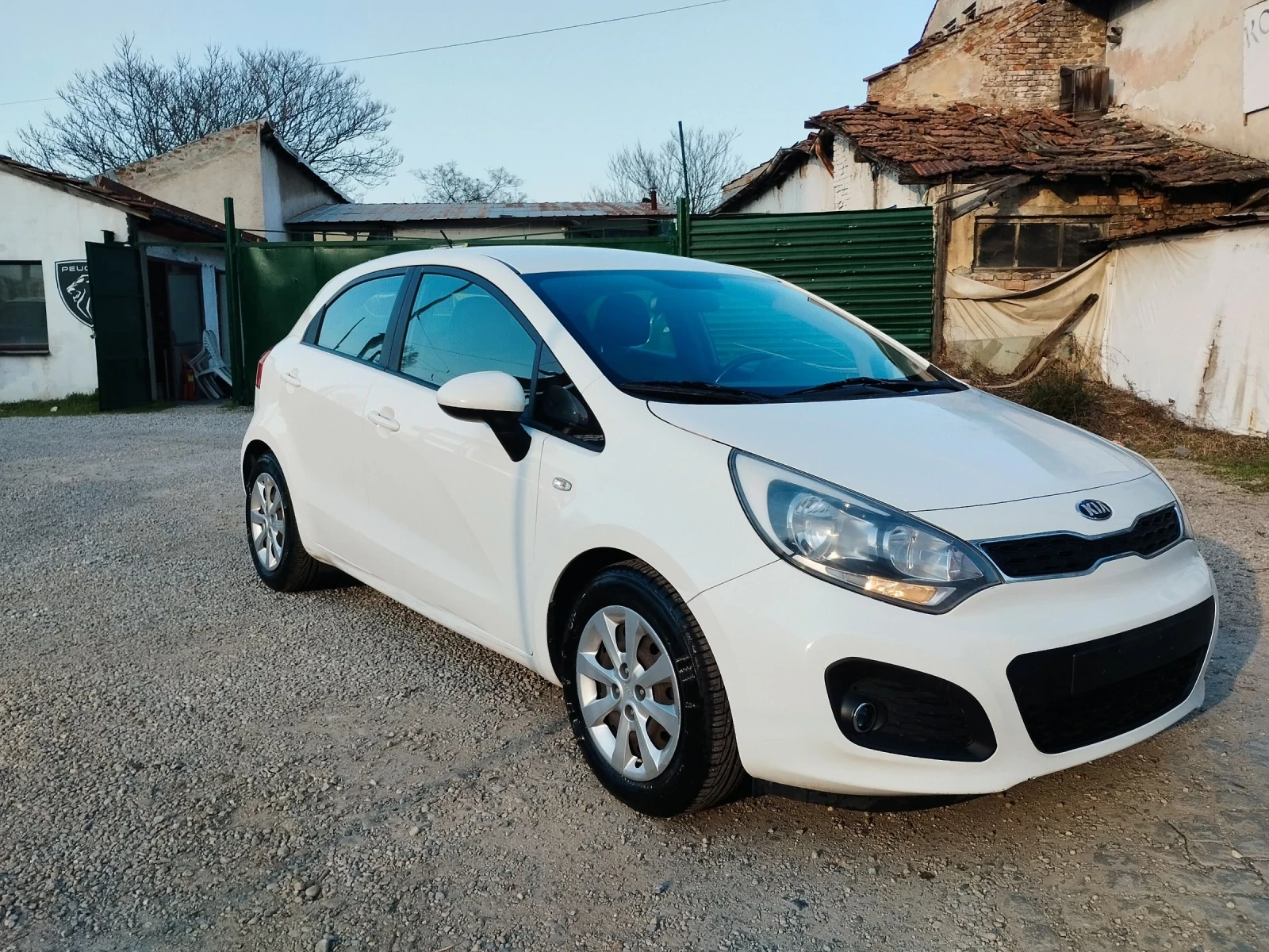 Kia Rio 1.25i BENZIN 84кс, снимка 2 - Автомобили и джипове - 53866467