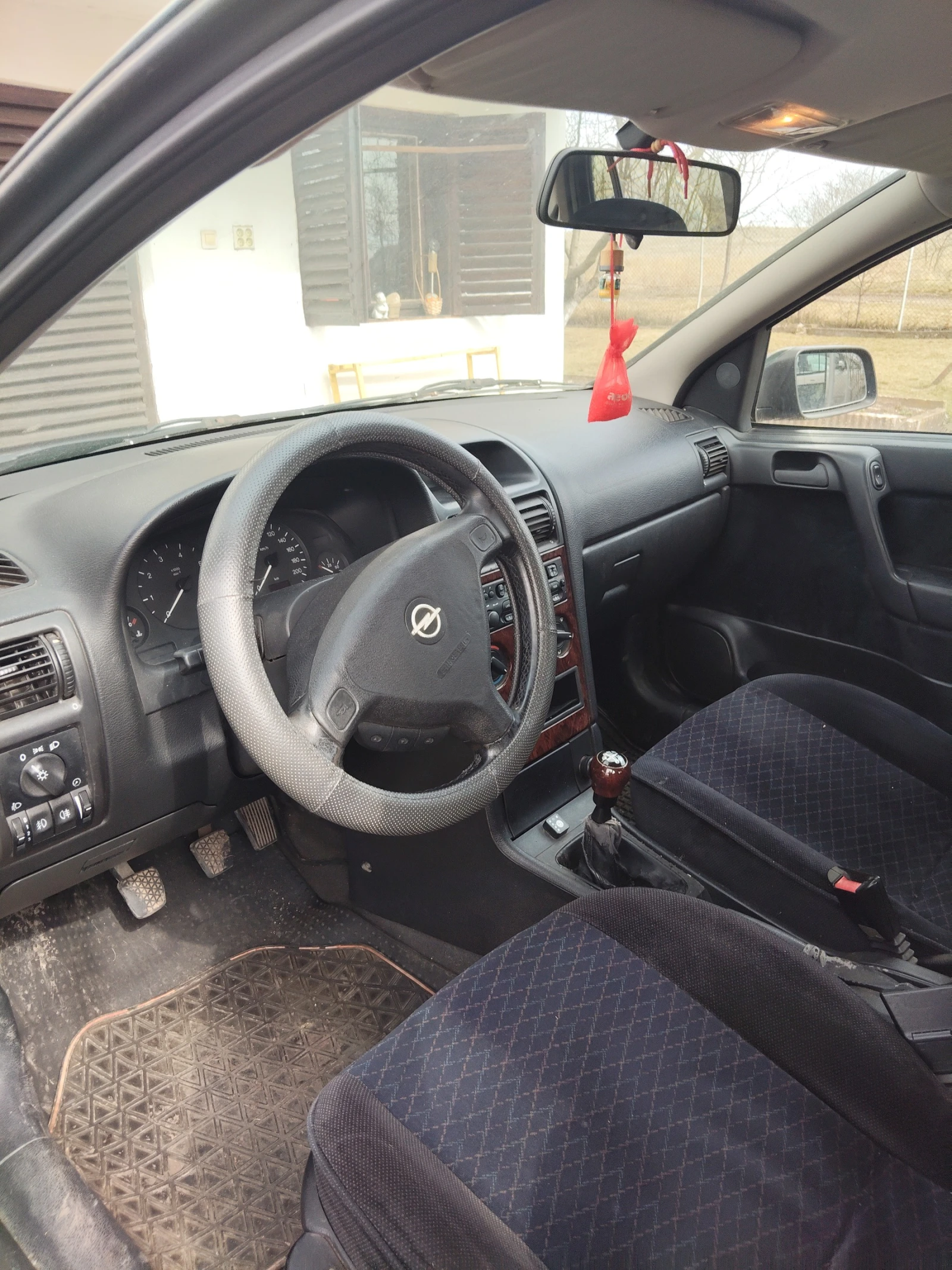 Opel Astra, снимка 4 - Автомобили и джипове - 54091320