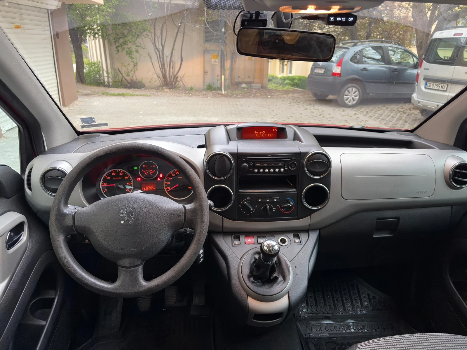 Peugeot Partner 1.6, снимка 7 - Автомобили и джипове - 54208674