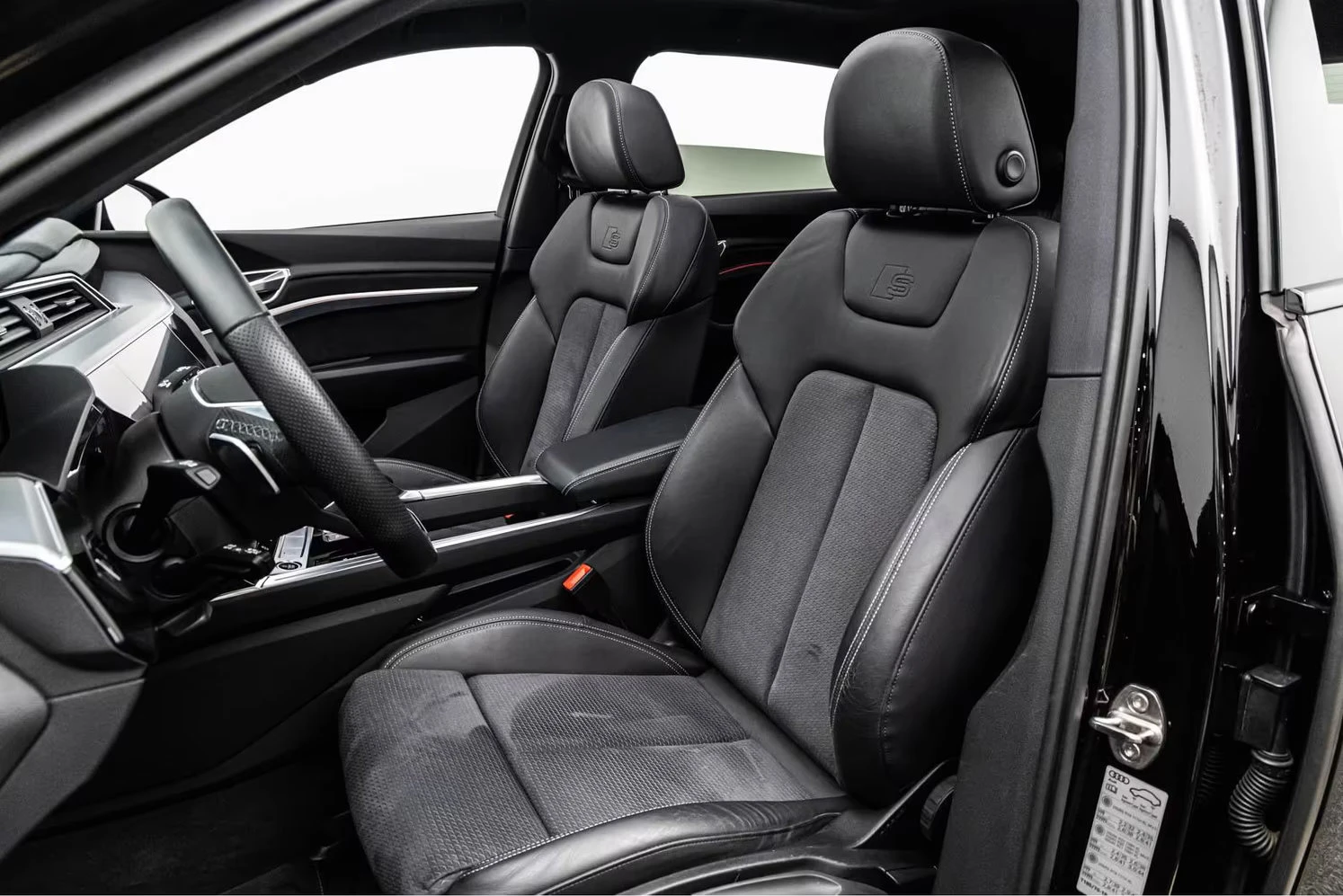 Audi E-Tron 55/S-LINE/408HP/BLACK/PANO/AHK/CAM/B&O/H.PUMP/210q | Mobile.bg � ����������� 7