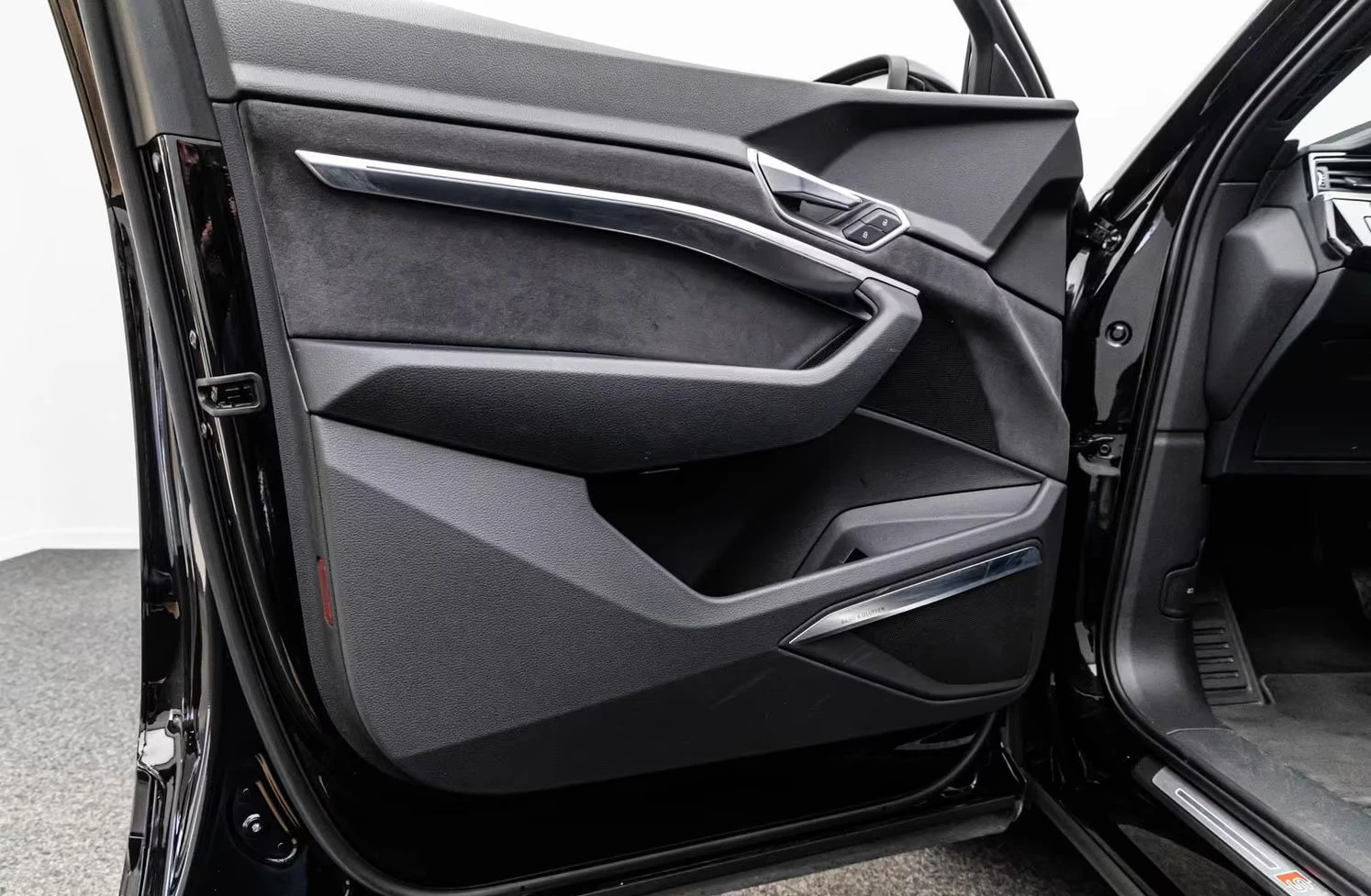 Audi E-Tron 55/S-LINE/408HP/BLACK/PANO/AHK/CAM/B&O/H.PUMP/210q | Mobile.bg � ����������� 13