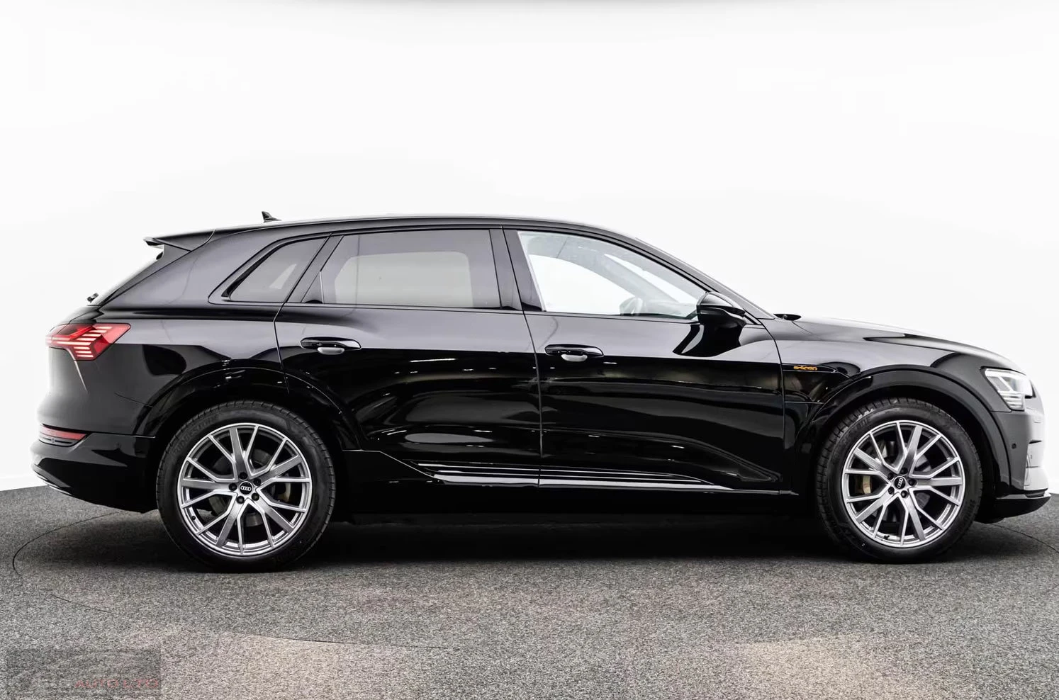 Audi E-Tron 55/S-LINE/408HP/BLACK/PANO/AHK/CAM/B&O/H.PUMP/210q | Mobile.bg � ����������� 4