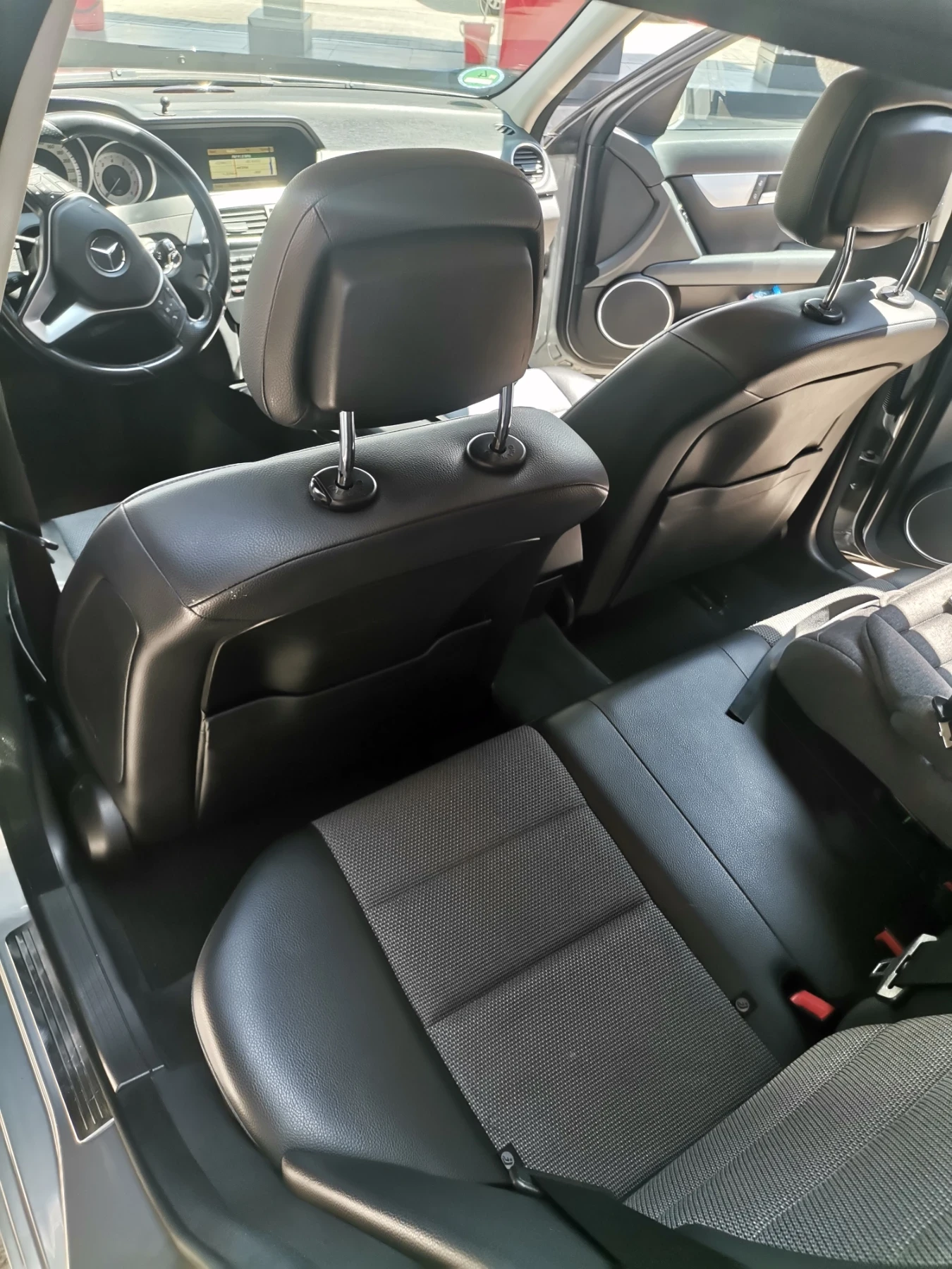 Mercedes-Benz C 180 Avangarde, снимка 3 - Автомобили и джипове - 54632728