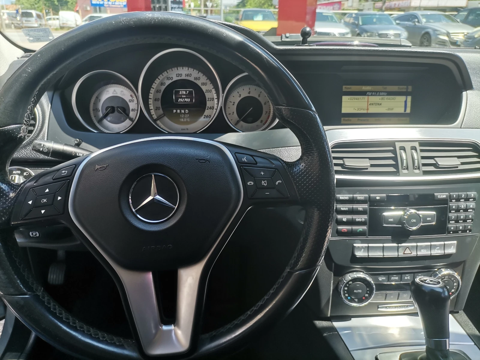 Mercedes-Benz C 180 Avangarde, снимка 4 - Автомобили и джипове - 54632728