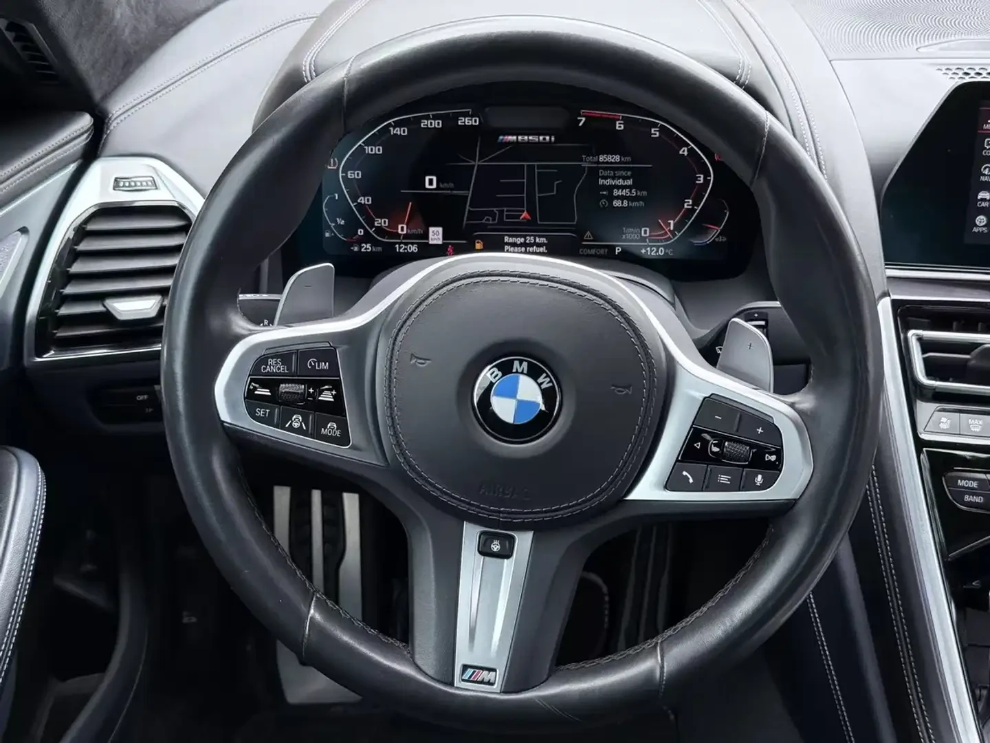 BMW 850 M850i xDrive - Laser- Bower&Wilkins -Цена до София, снимка 10 - Автомобили и джипове - 54891074