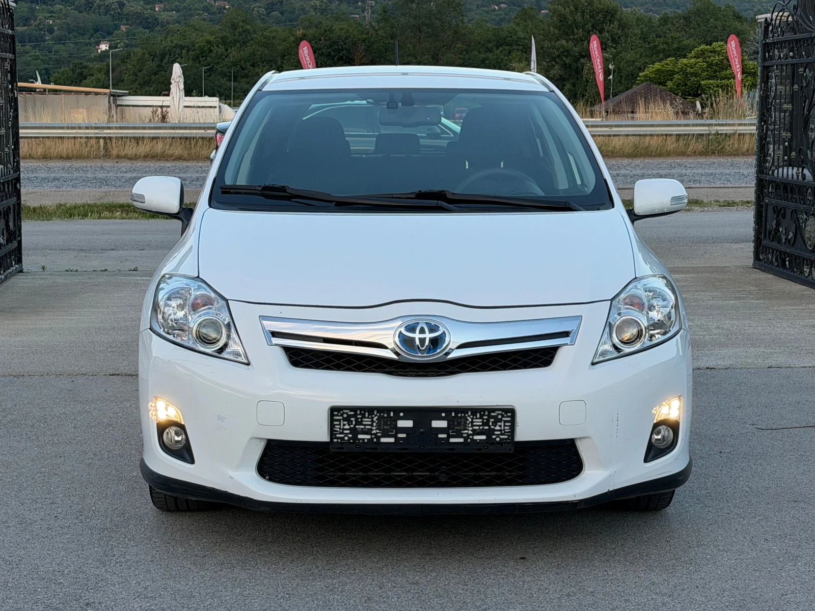 Toyota Auris 1.8i HYBRID АВТОМАТ ИТАЛИЯ, снимка 3 - Автомобили и джипове - 55063399