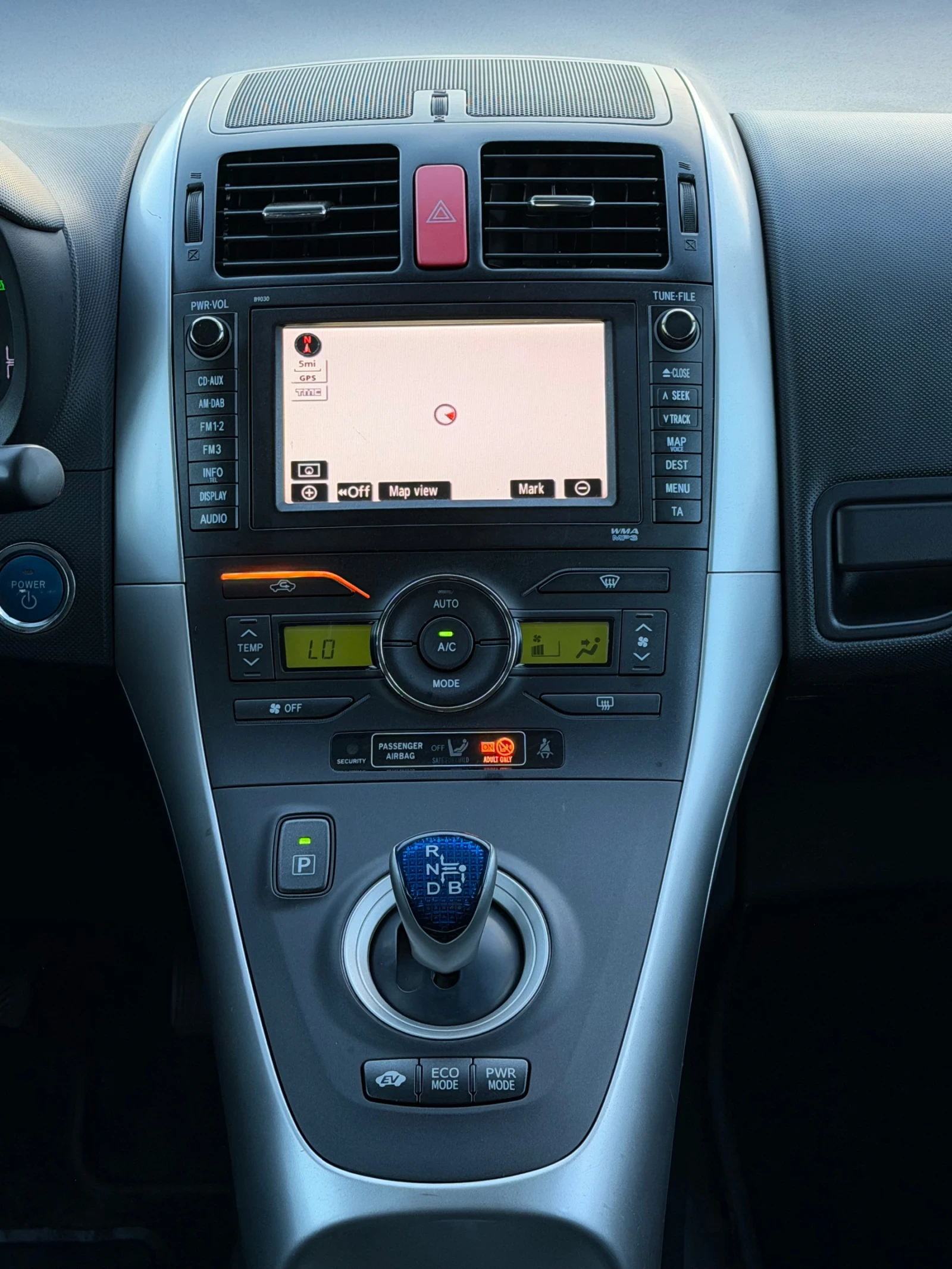 Toyota Auris 1.8i HYBRID АВТОМАТ ИТАЛИЯ, снимка 11 - Автомобили и джипове - 55063399