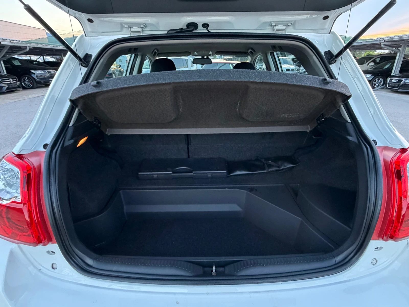 Toyota Auris 1.8i HYBRID АВТОМАТ ИТАЛИЯ, снимка 9 - Автомобили и джипове - 55063399