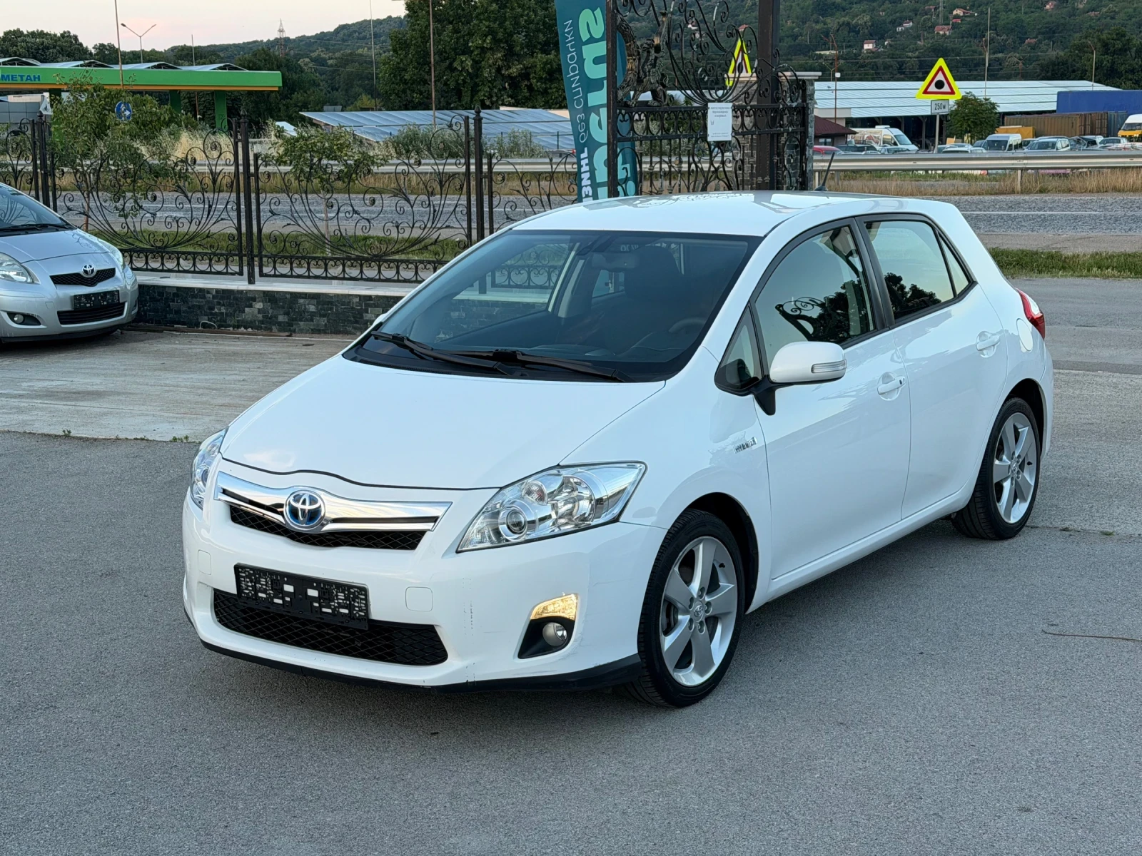 Toyota Auris 1.8i HYBRID АВТОМАТ ИТАЛИЯ