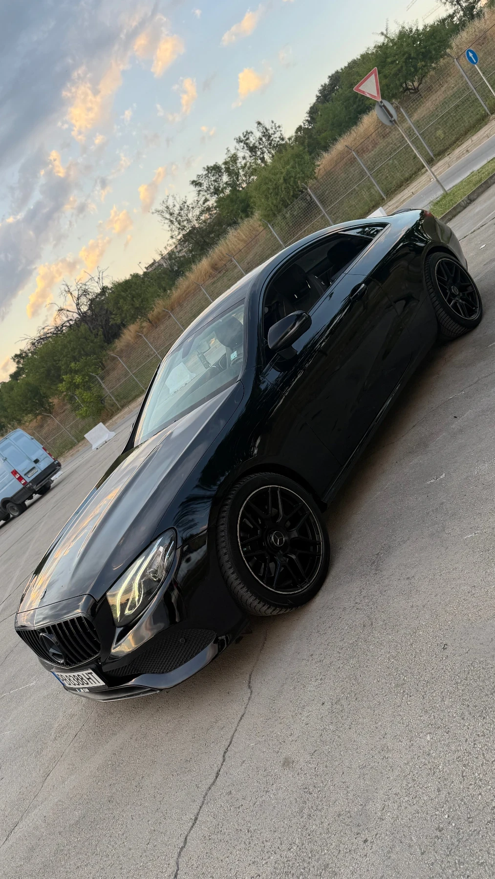 Mercedes-Benz E 220, снимка 8 - Автомобили и джипове - 55707796