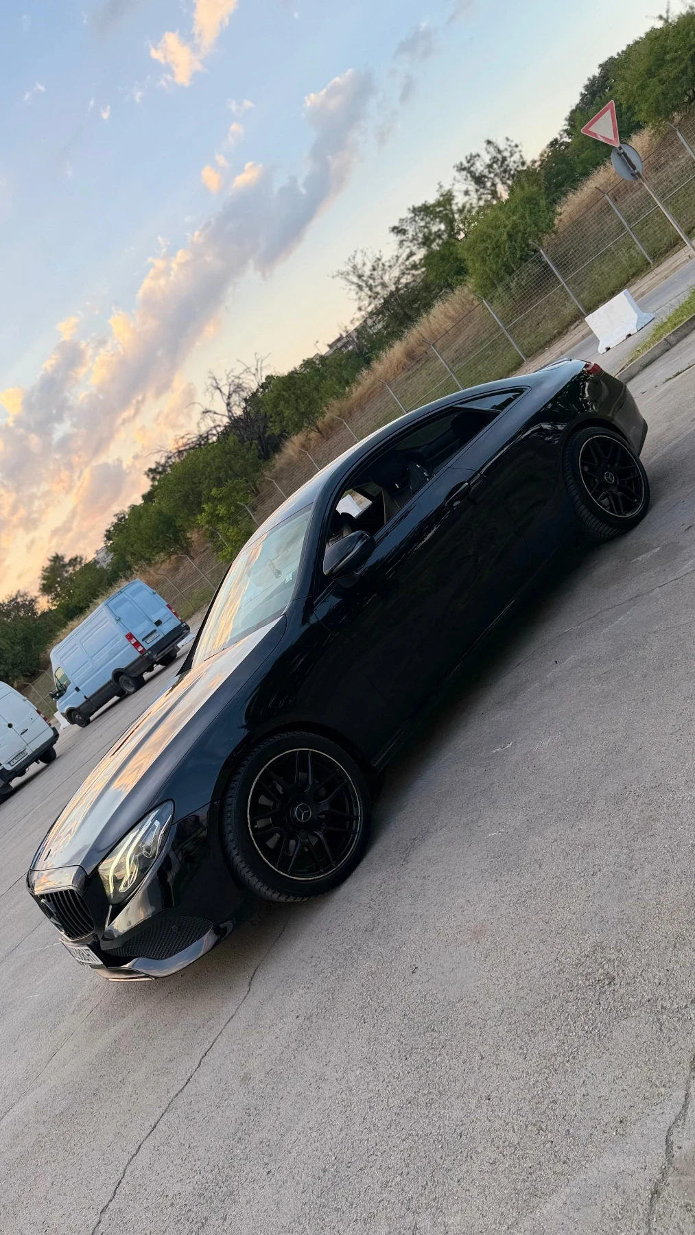 Mercedes-Benz E 220, снимка 2 - Автомобили и джипове - 55707796