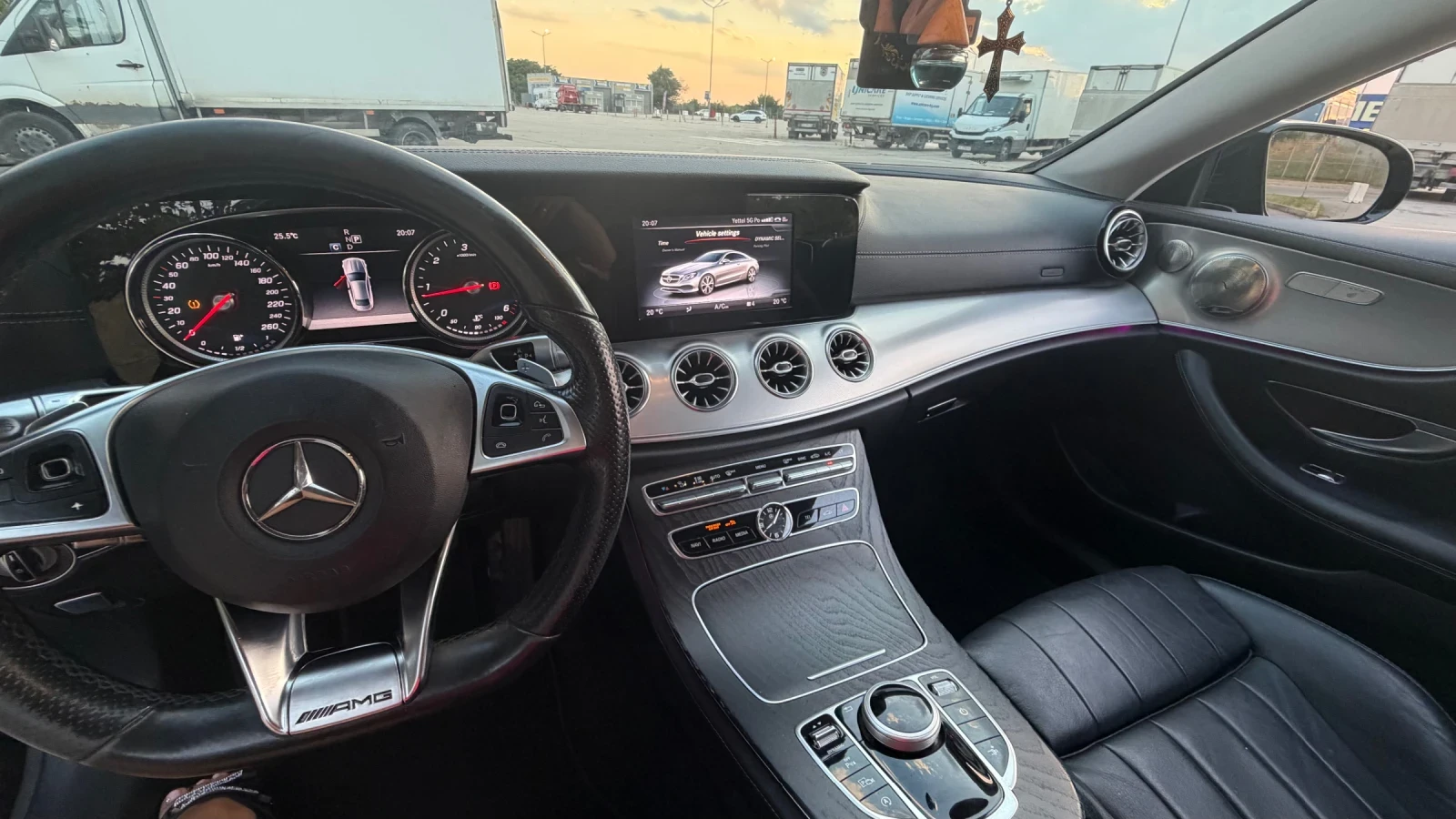 Mercedes-Benz E 220, снимка 5 - Автомобили и джипове - 55707796