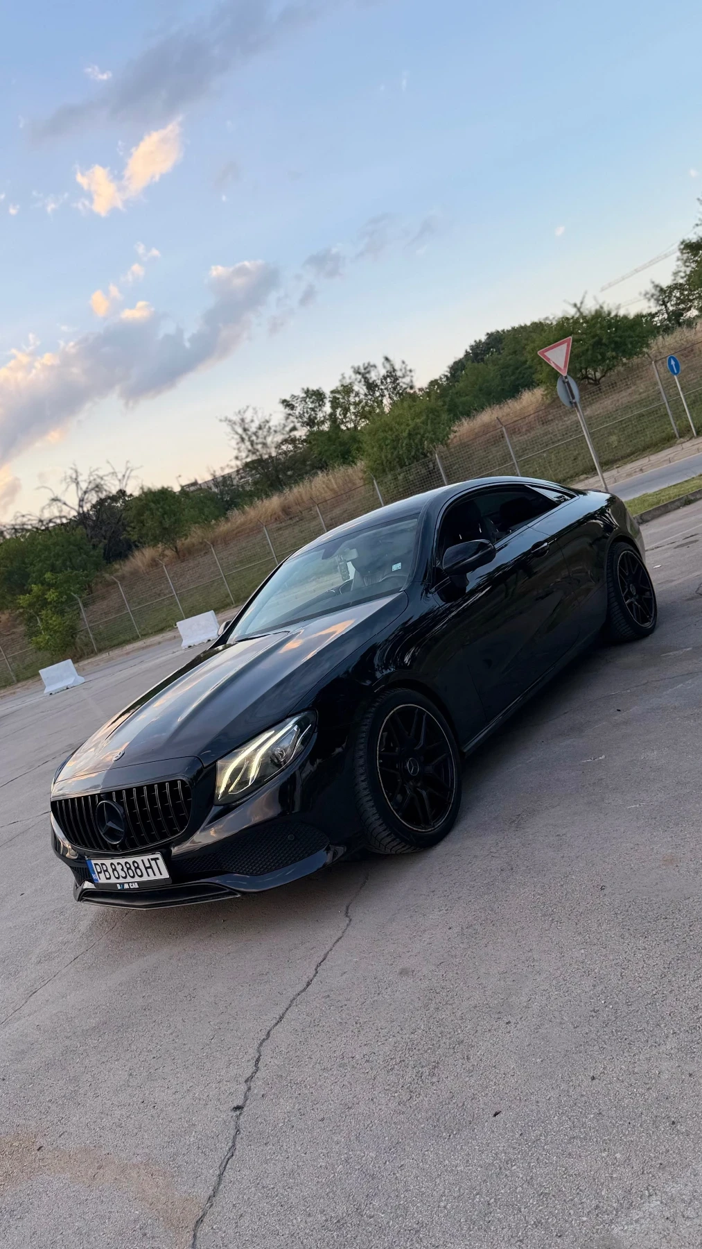 Mercedes-Benz E 220, снимка 4 - Автомобили и джипове - 55707796