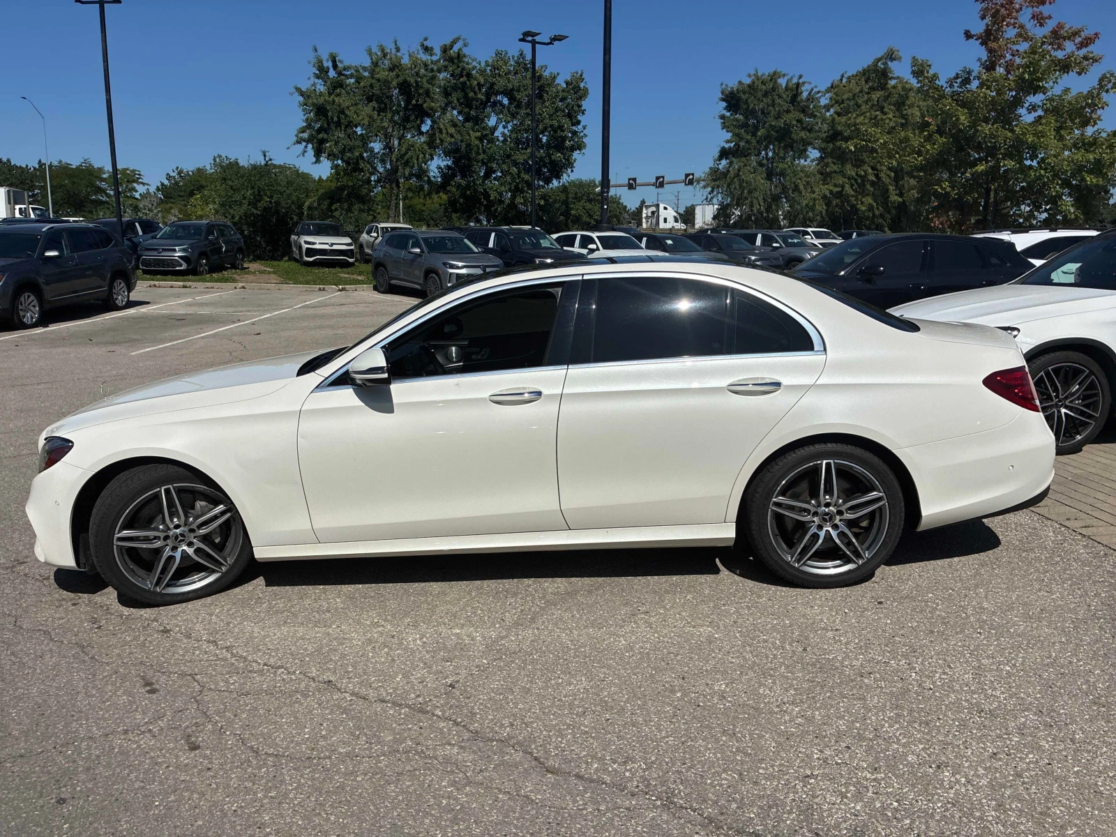 Mercedes-Benz E 450 * АВТОКРЕДИТ * ГЛАВНО ПРЕДСТАВИТЕЛСТВО, снимка 3 - Автомобили и джипове - 56092913