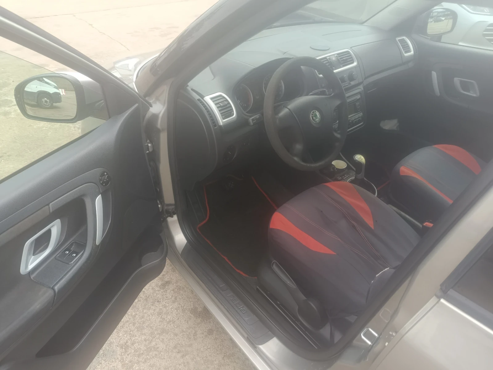 Skoda Fabia, снимка 10 - Автомобили и джипове - 56627914