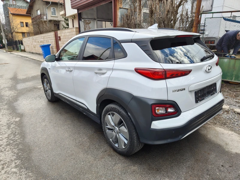 Hyundai Kona 64KWh* SOH 100%* BLUE LINK* DISTRONIC* Tермопомпа, снимка 2 - Автомобили и джипове - 53456063
