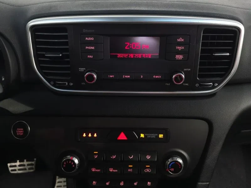 Kia Sportage The Bold Diesel 1.6 2Wd Trendy, снимка 14 - Автомобили и джипове - 55015953