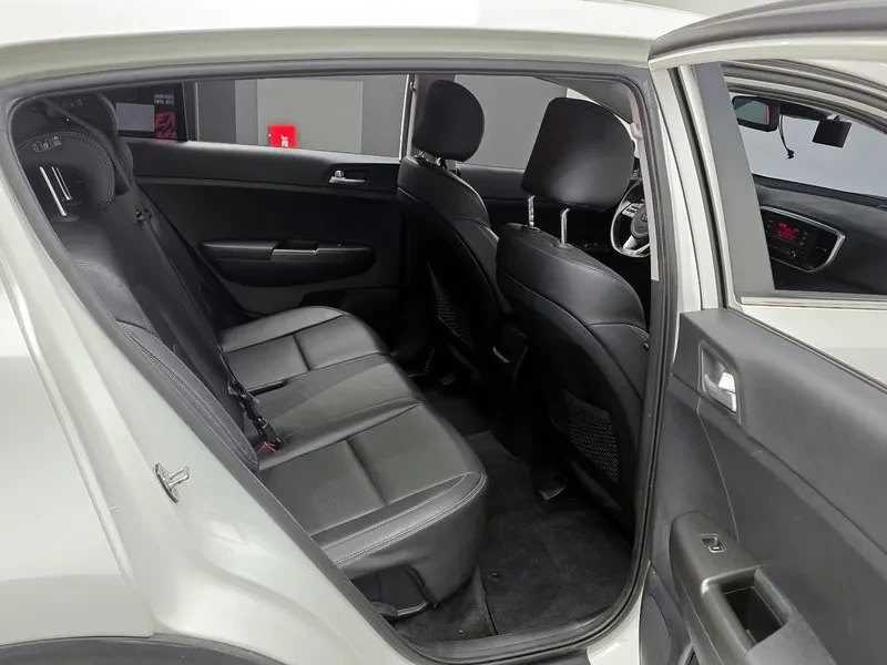 Kia Sportage The Bold Diesel 1.6 2Wd Trendy, снимка 11 - Автомобили и джипове - 55015953