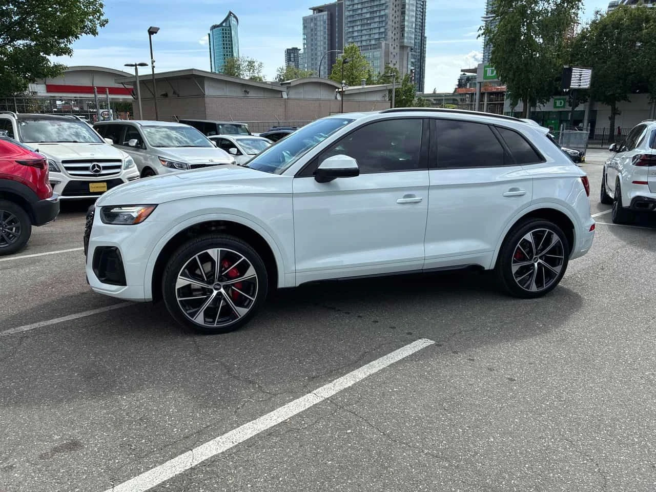Audi SQ5 * Progressiv * CARFAX * БЕЗ ПЪРВОНАЧАЛНА ВНОСКА, снимка 2 - Автомобили и джипове - 54817683
