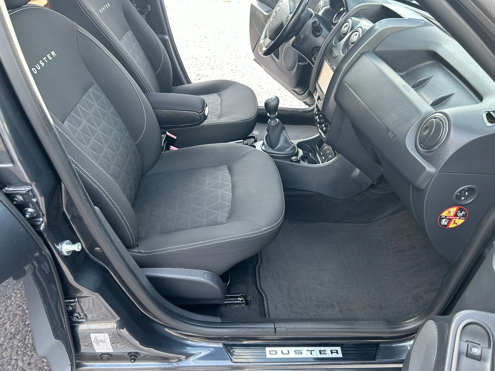 Dacia Duster 1, 2  BENZIN, снимка 9 - Автомобили и джипове - 55001639