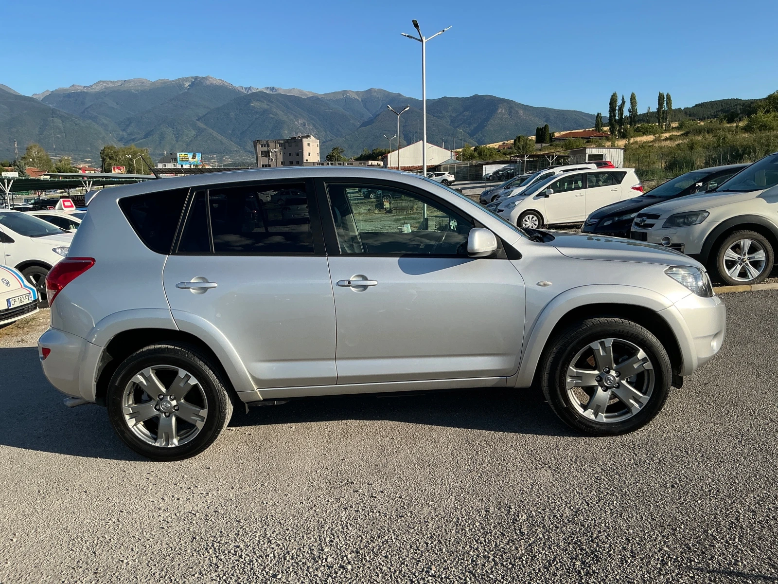 Toyota Rav4 2.2D4D, снимка 5 - Автомобили и джипове - 55737350
