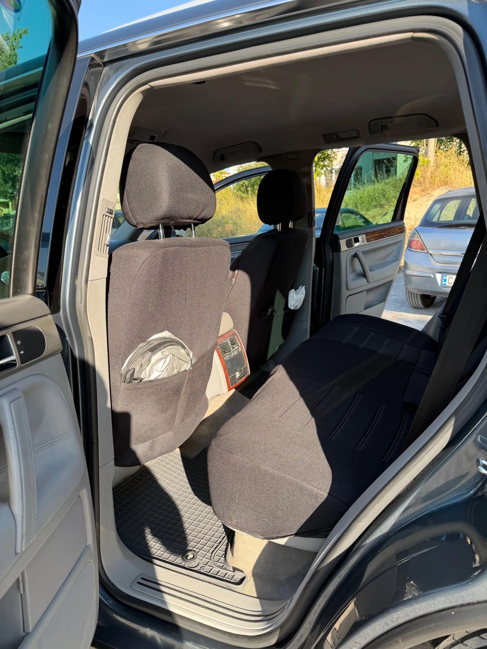 VW Touareg, снимка 8 - Автомобили и джипове - 56009719