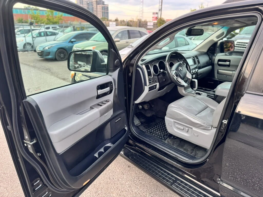 Toyota Sequoia 5.7 V8 Limited 4WD, снимка 6 - Автомобили и джипове - 56114040