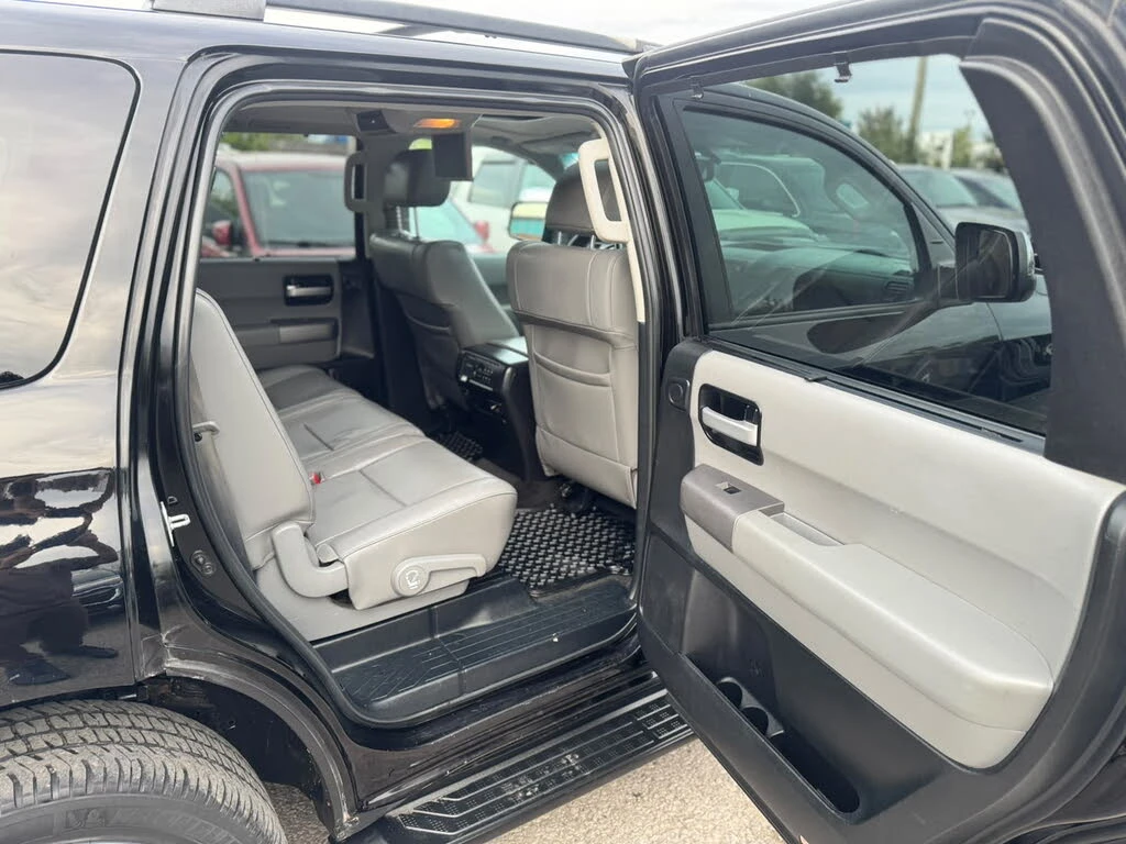 Toyota Sequoia 5.7 V8 Limited 4WD, снимка 13 - Автомобили и джипове - 56114040